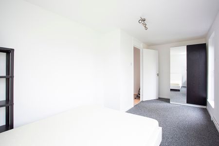 3 Bed Flat, Hoskins Close, E16 - Photo 5