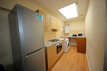 4 bedroom flat to rent - Photo 3