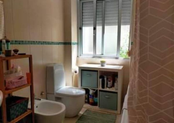 Quarto para senhora em Almada Trafaria