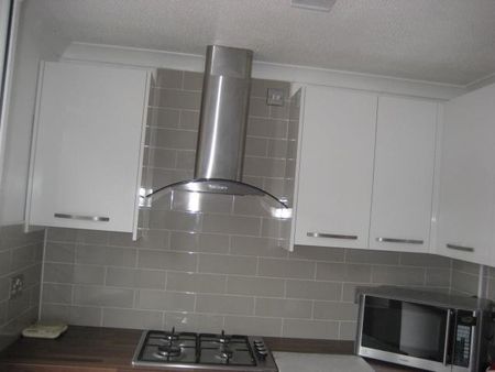 2 bedroom semi-detached house to rent - Photo 5