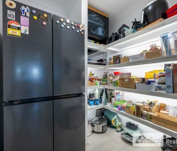 Beautifully Presented Family Home in Sought-After Baldivis Estate - Photo 3