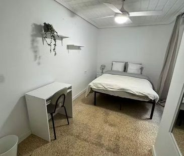 Avinguda d'Ausiàs March, Alaquàs, Valencian Community 46970 - Photo 1