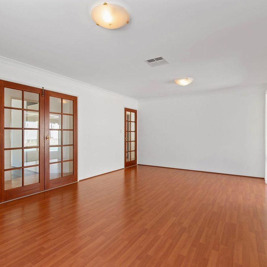 LARGE FAMILY HOME IN CENTRAL ILUKA LOCATION - Photo 1