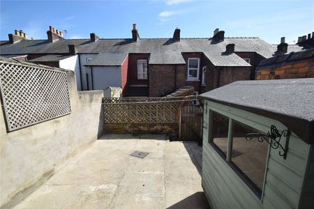 2 bed terraced house to rent in Britannia Street, Scarborough, YO12 - Photo 2