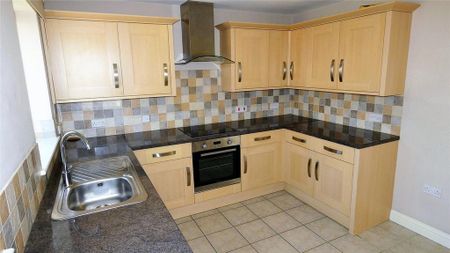 2 bedroom end of terrace house to rent - Photo 4