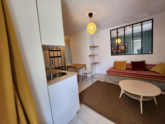 EXCLUSIVITE AVIGNON - APPARTEMENT A LOUER TYPE 2 meublé - REZ DE CHAUSSEE AVEC TERRASSE ET PARKING - Photo 1