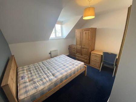 4 bedroom flat to rent - Photo 2