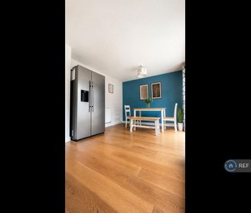 1 bedroom in a house share to rent - Photo 3