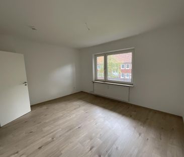 Renovierung befindet sich im Endspurt! Großzügige 2-Zimmer-Wohnung mit neuem Duschbad und Balkon! - Photo 2