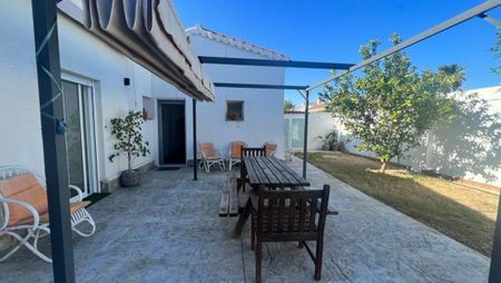 BEAUTIFUL MODERN VILLA WITH PRIVATE POOL IN TORREVIEJA, AVAILABLE UNTIL JUNE - Photo 4