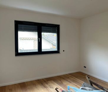 NEUBAU: Exklusive 3-Zimmer-Wohnung mit Balkon in Refrath - Photo 1