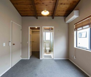 Three Bedroom Oasis - Photo 4