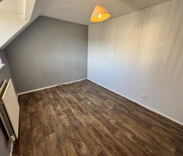 2 bedroom end of terrace house to rent - Photo 4