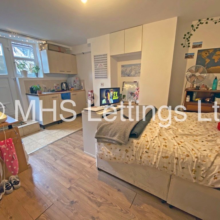 6 Bedroom Mid Terraced House for rent in Royal Park Terrace - Photo 1