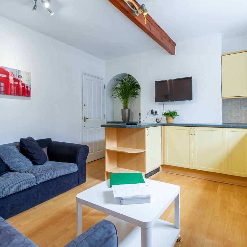 Room 2 - Photo 1