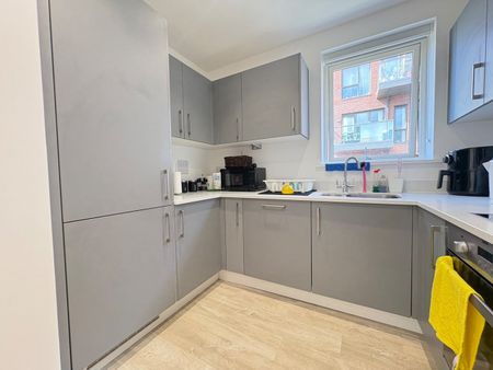 Room in a Shared Flat, Idaline Court, SE15 - Photo 5