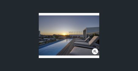 Fully-furnished, rooftop pool, CBD proximity - have it all! - Photo 2