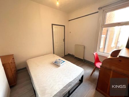 4 bedroom terraced house to rent - Photo 4