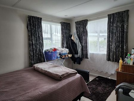 Charming 3 Bedroom House in Papatoetoe - Photo 2