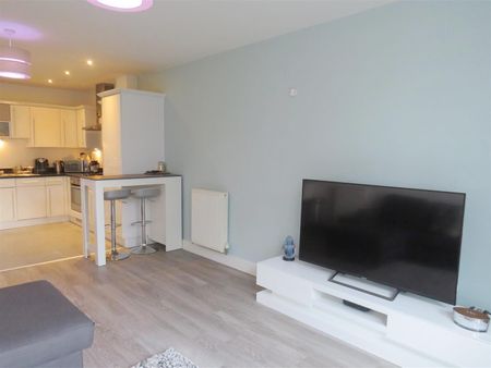 High Street, Southampton - Photo 3