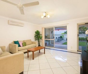 Spacious Family Home in Central Springwood - Photo 4