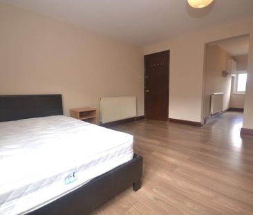 1 bedroom Flat To Let - Photo 3