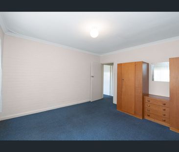 Convenient Location 2 Bedroom, 1 Bathroom Unit! - Photo 5