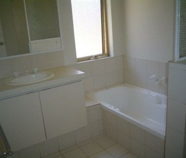 Low maintenance villa in ideal location! - Photo 5