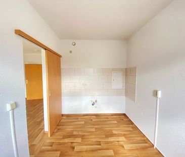 Einzug gut planbar - große 3-Raumwohnung mit Balkon, Dusche und Aufzug - Photo 2