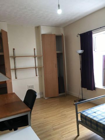 3 bedroom end of terrace house to rent - Photo 3