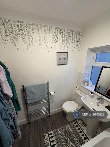 3 bedroom semi-detached house to rent - Photo 2