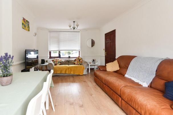 3 bedroom semi-detached house to rent - Photo 1