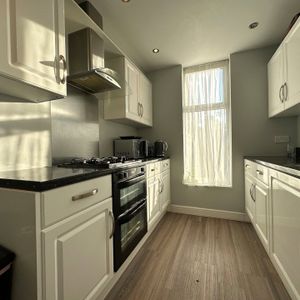 Lauradale, Berkshire Lauradale, Berkshire - Photo 2