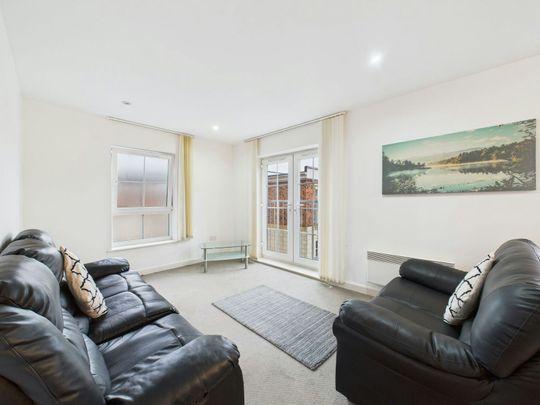 Flat to rent on - Photo 1