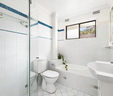 Relaxed coastal feel with spacious interiors - Photo 2
