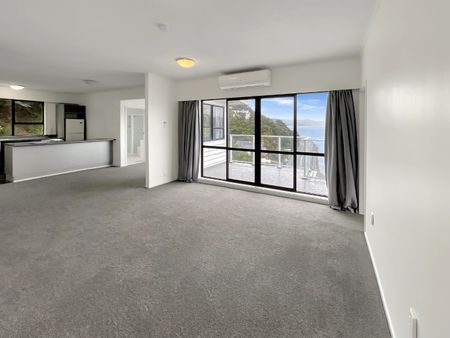 Spectacular Views in Hataitai - Photo 3