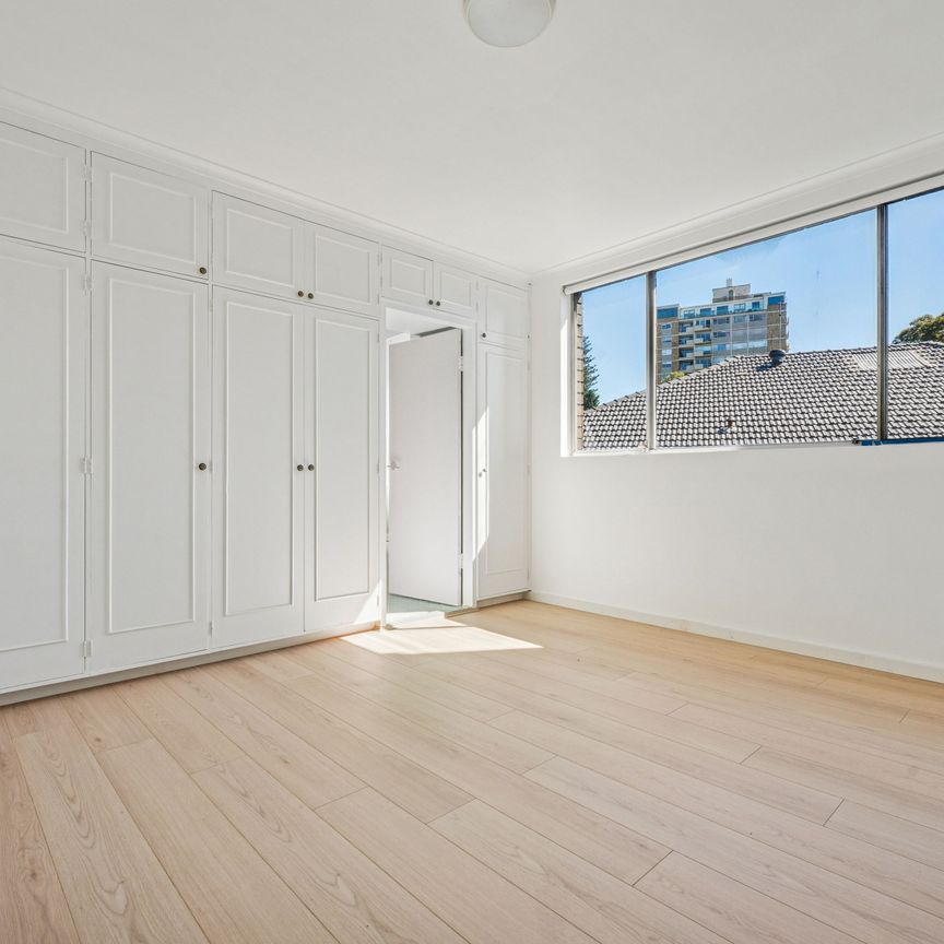 Newly Updated and Light Filled Apartment With Harbour Views - Photo 1