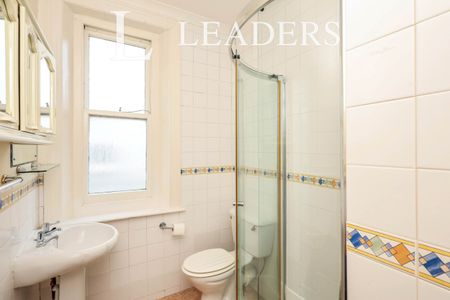 2 bedroom apartment to rent Wilmington Square, Eastbourne, BN21 - Photo 4