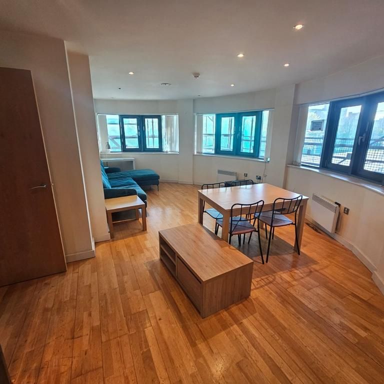 2 bedroom flat to rent - Photo 1