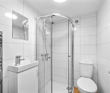 Room in a Shared House, Trevelyan Road, SW17 - Photo 3