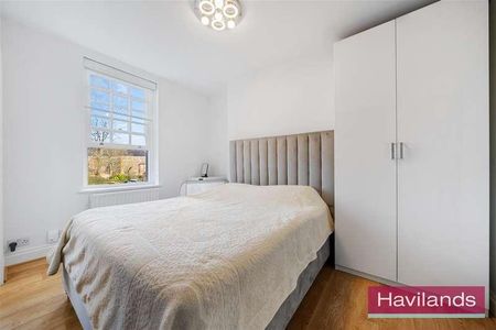 Newsholme Drive, London, N21 - Photo 3