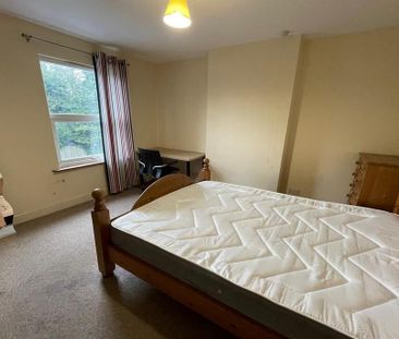 4 bedroom end of terrace house to rent - Photo 3