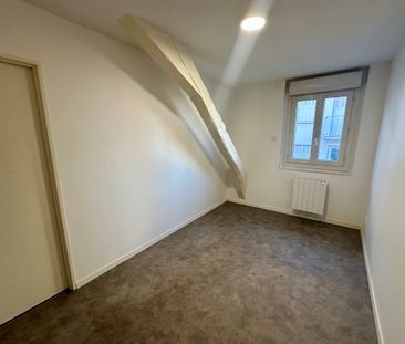 A louer - appartement T3 de 64m2, refait à neuf, situé au 2ème étag... - Photo 2