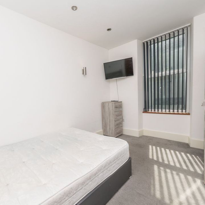 ROOM 3 279 UPPER TOWN STREET BRAMLEY LEEDS - Photo 1