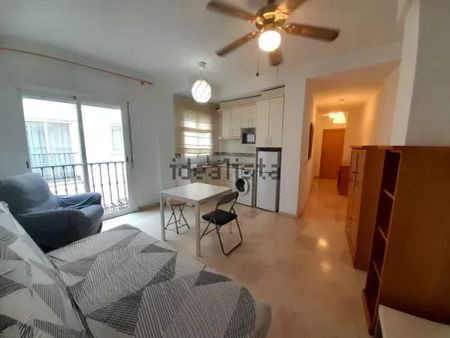 Alquiler de piso en Calle Refino - Photo 2