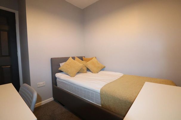 1 bedroom in a flat share to rent - Photo 1