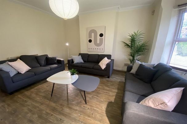 6 bedroom semi-detached house to rent - Photo 1