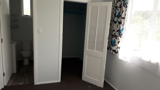 Large 2 bedroom, close to town but in the country. - Photo 1