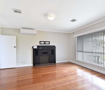 Classic Charm & Spacious Family Living in Keilor East! - Photo 1