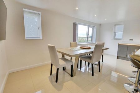 3 bedroom detached house to rent - Photo 2